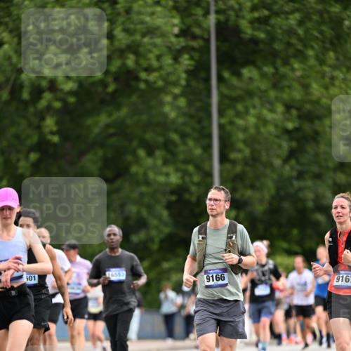 29.06.2025 - hella hamburg halbmarathon Dr. Thomas Lammeyer http://msf.ph/oto/8437027 29.06.2025 10:55:37 Kennedybrücke 1208, 1930, 2202, 2358, 2380, 2859, 3229, 3838, 4652, 4771, 5286, 5289, 5357, 7012, 7769, 7938, 8410, 8779, 9166, 9167, 9933, 10552, 10636, 11252 meine-sportfotos.de