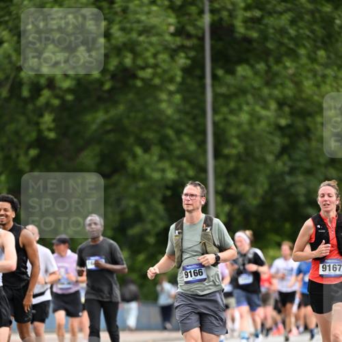 29.06.2025 - hella hamburg halbmarathon Dr. Thomas Lammeyer http://msf.ph/oto/8437042 29.06.2025 10:55:37 Kennedybrücke 1208, 1930, 2202, 2358, 2380, 2859, 3229, 3838, 4652, 4771, 5286, 5289, 5357, 7012, 7769, 7938, 8410, 8779, 9166, 9167, 9933, 10552, 10636, 11252 meine-sportfotos.de