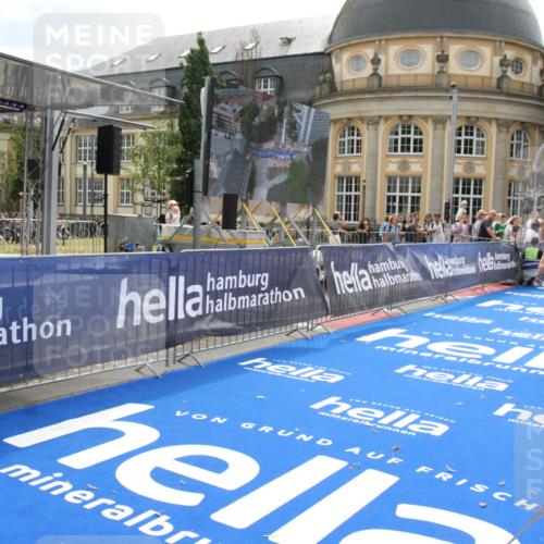 29.06.2025 - hella hamburg halbmarathon Michael Strokosch http://msf.ph/oto/8437069 29.06.2025 10:19:11 Ziel 53, 2144 meine-sportfotos.de