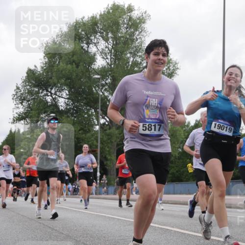 29.06.2025 - hella hamburg halbmarathon Luisa Fischer http://msf.ph/oto/8437070 29.06.2025 10:57:17 Kennedybrücke 1017, 1744, 13350, 514, 8924, 2079, 5817, 19019, 4801, 1017, 1744, 1984, 2079, 4685, 4801, 5514, 5804, 5817, 5993, 8189, 8924, 9138, 9531, 9771, 10207 meine-sportfotos.de
