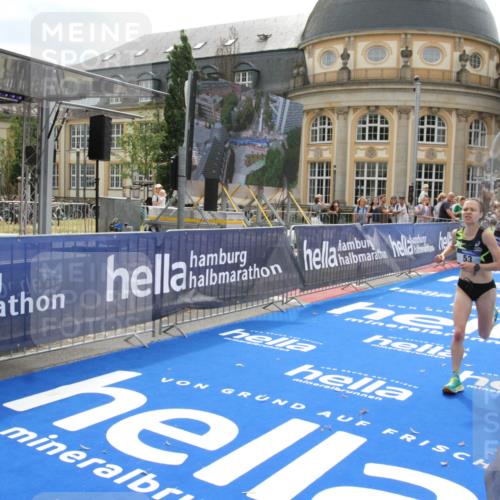 29.06.2025 - hella hamburg halbmarathon Michael Strokosch http://msf.ph/oto/8437087 29.06.2025 10:19:12 Ziel 53, 2144 meine-sportfotos.de