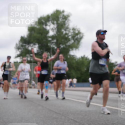 29.06.2025 - hella hamburg halbmarathon Luisa Fischer http://msf.ph/oto/8437103 29.06.2025 10:57:19 Kennedybrücke 1017, 1744, 2079, 3187, 4685, 4801, 5514, 5804, 5817, 5993, 8189, 8924, 9138, 9771, 10207 meine-sportfotos.de