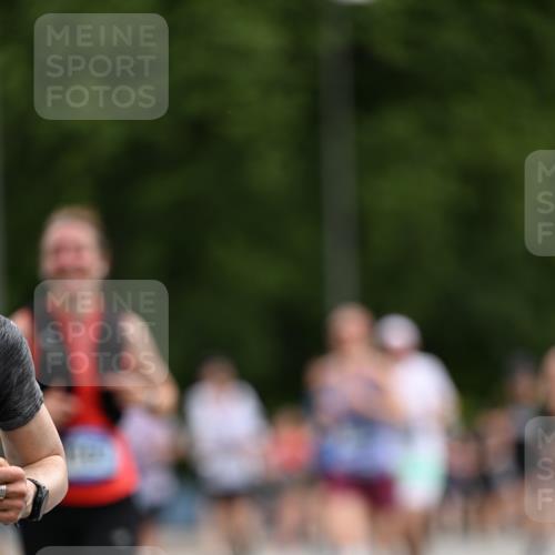 29.06.2025 - hella hamburg halbmarathon Dr. Thomas Lammeyer http://msf.ph/oto/8437120 29.06.2025 10:55:41 Kennedybrücke 1208, 1617, 1930, 2202, 2380, 2484, 2485, 3229, 3838, 4652, 4771, 5286, 5289, 5357, 6945, 7012, 7769, 7938, 8410, 8779, 9166, 9167, 9933, 10521, 10552, 10636, 11252 meine-sportfotos.de