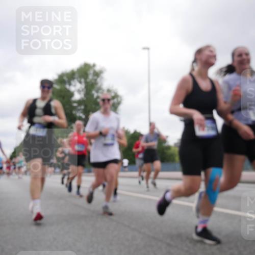 29.06.2025 - hella hamburg halbmarathon Luisa Fischer http://msf.ph/oto/8437148 29.06.2025 10:57:21 Kennedybrücke 1017, 1744, 2079, 2372, 2761, 3187, 4685, 4801, 5514, 5804, 5993, 7614, 8924, 9138, 9771, 10207 meine-sportfotos.de