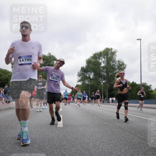 29.06.2025 - hella hamburg halbmarathon Luisa Fischer http://msf.ph/oto/8437179 29.06.2025 10:57:23 Kennedybrücke 14799, 5804, 99, 1906, 1017, 1744, 2079, 2372, 2761, 3187, 4323, 4685, 4801, 5514, 5804, 5993, 6468, 7614, 8924, 9138, 9503, 9771, 10207 meine-sportfotos.de
