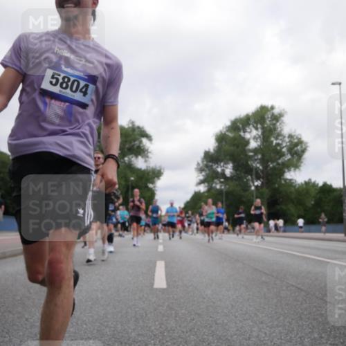 29.06.2025 - hella hamburg halbmarathon Luisa Fischer http://msf.ph/oto/8437187 29.06.2025 10:57:24 Kennedybrücke 5804, 1017, 1744, 2079, 2372, 2761, 3187, 3249, 4323, 4685, 5514, 5804, 5993, 6468, 7614, 9138, 9503, 9771, 10207 meine-sportfotos.de