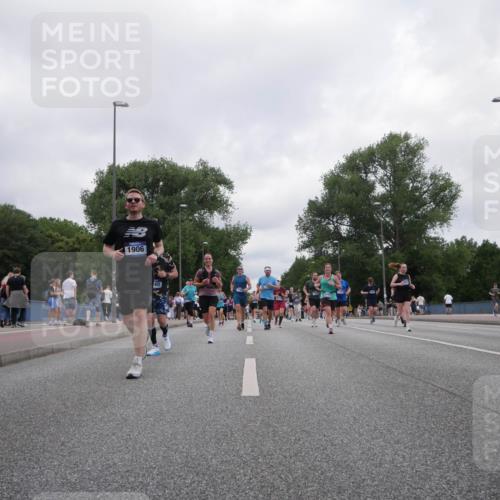 29.06.2025 - hella hamburg halbmarathon Luisa Fischer http://msf.ph/oto/8437196 29.06.2025 10:57:25 Kennedybrücke 1906, 40, 1744, 2372, 2761, 3187, 3249, 4323, 4685, 4838, 5514, 5804, 5993, 6468, 7614, 9138, 9503, 9771, 10207 meine-sportfotos.de