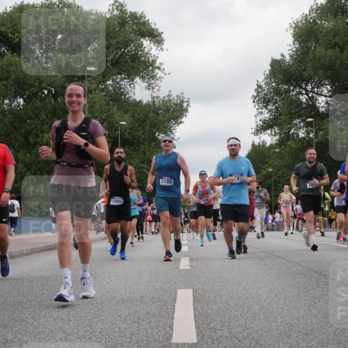 29.06.2025 - hella hamburg halbmarathon Luisa Fischer http://msf.ph/oto/8437221 29.06.2025 10:57:26 Kennedybrücke 18092, 13850, 3188, 1459, 87, 76, 4685, 16628, 1744, 2372, 2761, 3187, 3249, 4323, 4685, 4838, 5993, 6468, 7614, 9138, 9503, 9771, 10207 meine-sportfotos.de