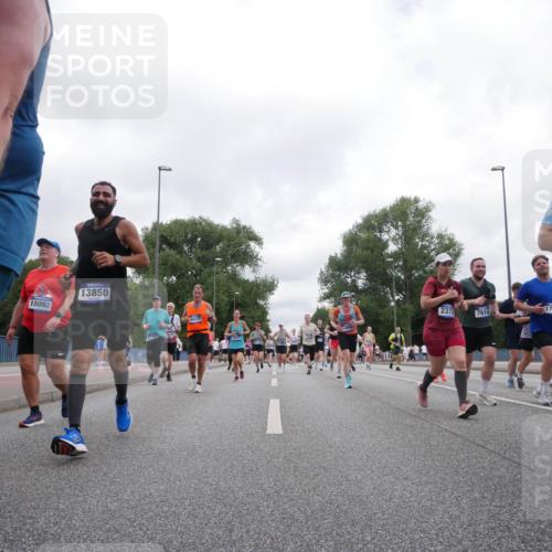 29.06.2025 - hella hamburg halbmarathon Luisa Fischer http://msf.ph/oto/8437287 29.06.2025 10:57:30 Kennedybrücke 18092, 13850, 6039, 3557, 2372, 7614, 17309, 87, 2372, 2761, 3187, 3249, 4323, 4685, 4838, 6468, 6583, 6987, 7614, 9503, 10207 meine-sportfotos.de
