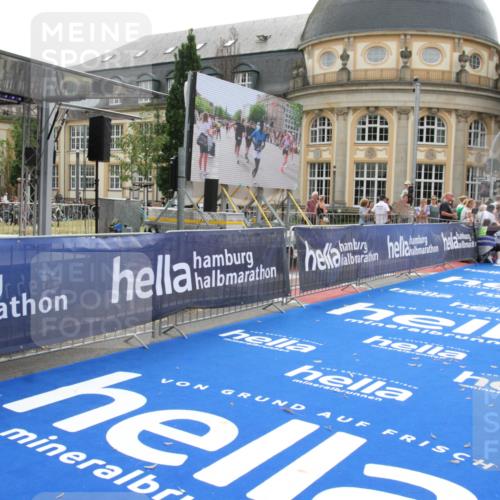 29.06.2025 - hella hamburg halbmarathon Michael Strokosch http://msf.ph/oto/8437296 29.06.2025 10:21:02 Ziel 6530, 19075 meine-sportfotos.de