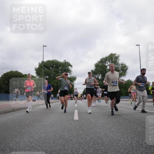 29.06.2025 - hella hamburg halbmarathon Luisa Fischer http://msf.ph/oto/8437363 29.06.2025 10:57:34 Kennedybrücke 4838, 4323, 6468, 14065, 3249, 8904, 3249, 3364, 4323, 4838, 5309, 6468, 6583, 6987, 7614, 9503 meine-sportfotos.de