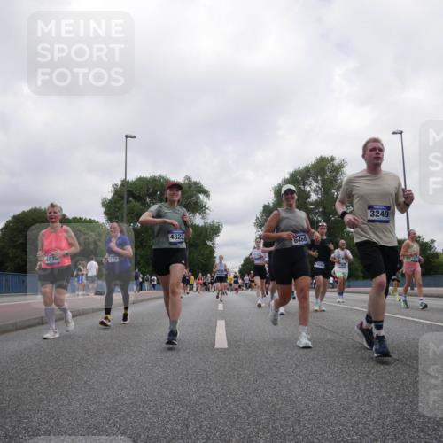 29.06.2025 - hella hamburg halbmarathon Luisa Fischer http://msf.ph/oto/8437371 29.06.2025 10:57:34 Kennedybrücke 4836, 3079, 4323, 6468, 3249, 14065, 1890, 3249, 3364, 4323, 4838, 5309, 6468, 6583, 6987, 7614, 9503 meine-sportfotos.de