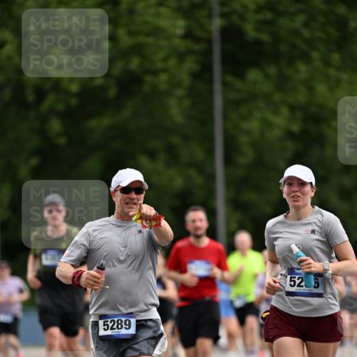 29.06.2025 - hella hamburg halbmarathon Dr. Thomas Lammeyer http://msf.ph/oto/8437381 29.06.2025 10:55:47 Kennedybrücke 1617, 1930, 2202, 2380, 2484, 2485, 2736, 2778, 3838, 4652, 4771, 5286, 5289, 5357, 5716, 6091, 6945, 7012, 7769, 7938, 7992, 8410, 8621, 9166, 9167, 9933, 10521, 10552, 10614, 10636, 10673 meine-sportfotos.de