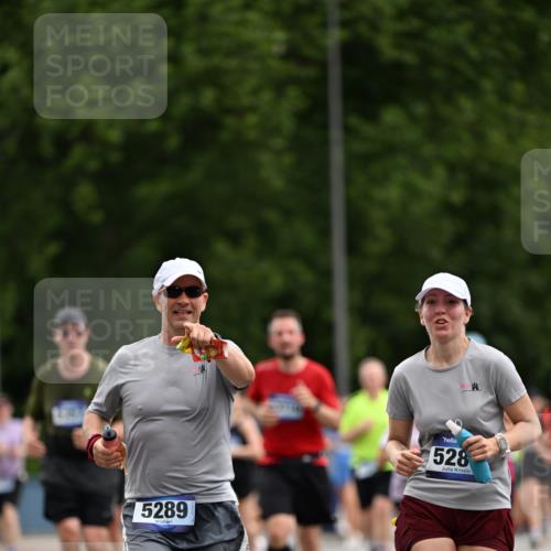 29.06.2025 - hella hamburg halbmarathon Dr. Thomas Lammeyer http://msf.ph/oto/8437389 29.06.2025 10:55:47 Kennedybrücke 1617, 1930, 2202, 2380, 2484, 2485, 2736, 2778, 3838, 4652, 4771, 5286, 5289, 5357, 5716, 6091, 6945, 7012, 7769, 7938, 7992, 8410, 8621, 9166, 9167, 9933, 10521, 10552, 10614, 10636, 10673 meine-sportfotos.de