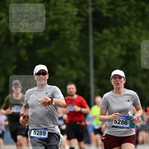 29.06.2025 - hella hamburg halbmarathon Dr. Thomas Lammeyer http://msf.ph/oto/8437394 29.06.2025 10:55:47 Kennedybrücke 1617, 1930, 2202, 2380, 2484, 2485, 2736, 2778, 3838, 4652, 4771, 5286, 5289, 5357, 5716, 6091, 6945, 7012, 7769, 7938, 7992, 8410, 8621, 9166, 9167, 9933, 10521, 10552, 10614, 10636, 10673 meine-sportfotos.de