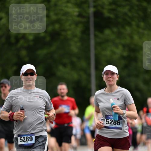 29.06.2025 - hella hamburg halbmarathon Dr. Thomas Lammeyer http://msf.ph/oto/8437413 29.06.2025 10:55:48 Kennedybrücke 1617, 1930, 2202, 2380, 2484, 2485, 2736, 2778, 3838, 4652, 4771, 5286, 5289, 5357, 5716, 6091, 6945, 7012, 7769, 7938, 7992, 8410, 8621, 9166, 9167, 9933, 10521, 10552, 10614, 10636, 10673 meine-sportfotos.de