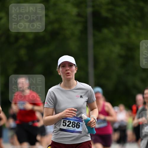 29.06.2025 - hella hamburg halbmarathon Dr. Thomas Lammeyer http://msf.ph/oto/8437460 29.06.2025 10:55:49 Kennedybrücke 1617, 1930, 2202, 2380, 2484, 2485, 2736, 2778, 3038, 3838, 4652, 4771, 5286, 5289, 5357, 5716, 6091, 6945, 7012, 7769, 7938, 7992, 8200, 8410, 8621, 9166, 9167, 9933, 10521, 10552, 10614, 10636, 10673 meine-sportfotos.de