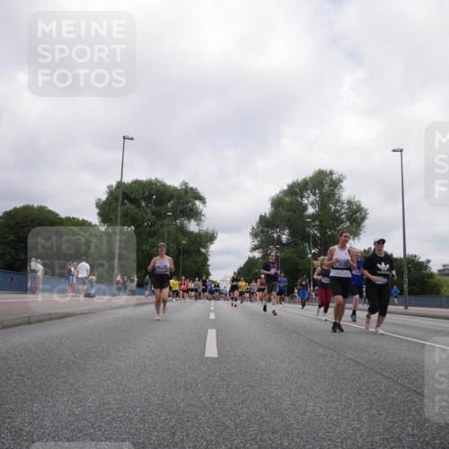 29.06.2025 - hella hamburg halbmarathon Luisa Fischer http://msf.ph/oto/8437462 29.06.2025 10:57:39 Kennedybrücke 2854, 3364, 5309, 10, 2600, 3364, 4720, 5309, 5933, 6583, 6987, 7946, 9130 meine-sportfotos.de