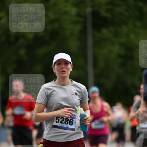 29.06.2025 - hella hamburg halbmarathon Dr. Thomas Lammeyer http://msf.ph/oto/8437468 29.06.2025 10:55:49 Kennedybrücke 1617, 1930, 2202, 2380, 2484, 2485, 2736, 2778, 3038, 3838, 4652, 4771, 5286, 5289, 5357, 5716, 6091, 6945, 7012, 7769, 7938, 7992, 8200, 8410, 8621, 9166, 9167, 9933, 10521, 10552, 10614, 10636, 10673 meine-sportfotos.de