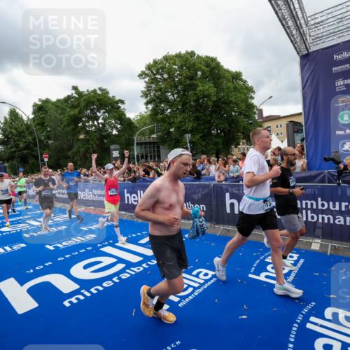 29.06.2025 - hella hamburg halbmarathon Zöllner http://msf.ph/oto/8437475 29.06.2025 10:55:03 Ziel 1327, 2884, 3652, 3791, 4249, 4616, 4938, 5020, 6433, 6994, 8514, 8698, 9060, 10266, 11333, 13297, 13988, 14638, 14750, 14845, 15126, 15156, 15879, 16047, 17803, 18181, 18325 meine-sportfotos.de
