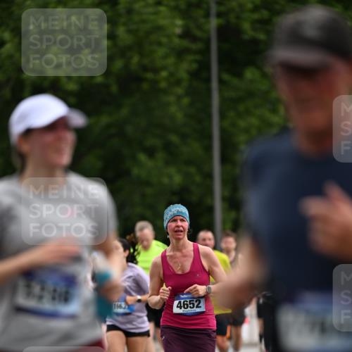 29.06.2025 - hella hamburg halbmarathon Dr. Thomas Lammeyer http://msf.ph/oto/8437484 29.06.2025 10:55:50 Kennedybrücke 1617, 1930, 2202, 2380, 2484, 2485, 2736, 2778, 3038, 3838, 4652, 4771, 5286, 5289, 5357, 5716, 6091, 6945, 7012, 7769, 7825, 7938, 7992, 8200, 8410, 8621, 9166, 9167, 9933, 10521, 10552, 10614, 10636, 10673 meine-sportfotos.de