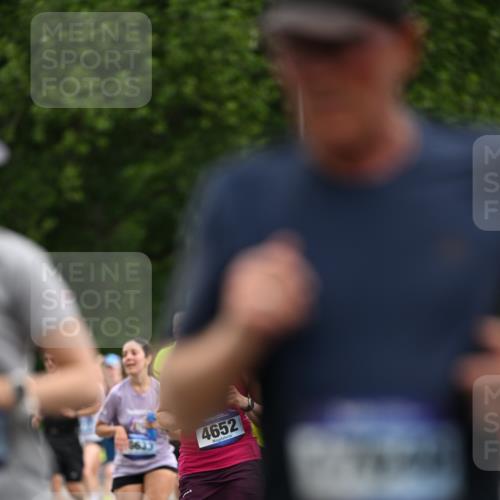29.06.2025 - hella hamburg halbmarathon Dr. Thomas Lammeyer http://msf.ph/oto/8437500 29.06.2025 10:55:50 Kennedybrücke 1617, 1930, 2202, 2380, 2484, 2485, 2736, 2778, 3038, 3838, 4652, 4771, 5286, 5289, 5357, 5716, 6091, 6945, 7012, 7769, 7825, 7938, 7992, 8200, 8410, 8621, 9166, 9167, 9933, 10521, 10552, 10614, 10636, 10673 meine-sportfotos.de