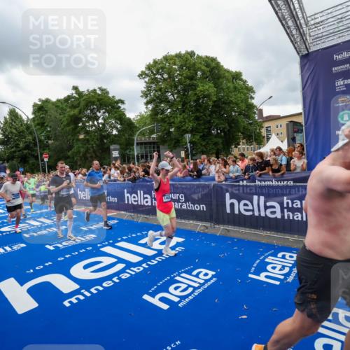 29.06.2025 - hella hamburg halbmarathon Zöllner http://msf.ph/oto/8437510 29.06.2025 10:55:03 Ziel 1327, 2884, 3652, 3791, 4249, 4616, 4938, 5020, 6433, 6994, 8514, 8698, 9060, 10266, 11333, 13297, 13988, 14638, 14750, 14845, 15126, 15156, 15879, 16047, 17803, 18181, 18325 meine-sportfotos.de