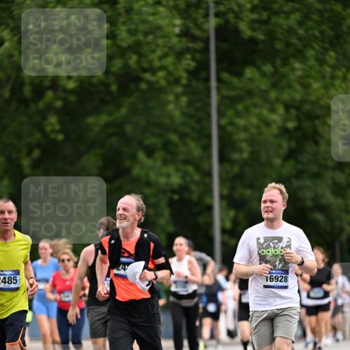 29.06.2025 - hella hamburg halbmarathon Dr. Thomas Lammeyer http://msf.ph/oto/8437549 29.06.2025 10:55:53 Kennedybrücke 1203, 1404, 1617, 1930, 2202, 2380, 2484, 2485, 2736, 2778, 3038, 3838, 4652, 4771, 5062, 5286, 5289, 5357, 5716, 6091, 6945, 7012, 7825, 7938, 7992, 8200, 8410, 8621, 9166, 9167, 9933, 10521, 10552, 10614, 10636, 10673 meine-sportfotos.de