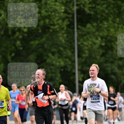 29.06.2025 - hella hamburg halbmarathon Dr. Thomas Lammeyer http://msf.ph/oto/8437557 29.06.2025 10:55:53 Kennedybrücke 1203, 1404, 1617, 1930, 2202, 2380, 2484, 2485, 2736, 2778, 3038, 3838, 4652, 4771, 5062, 5286, 5289, 5357, 5716, 6091, 6945, 7012, 7825, 7938, 7992, 8200, 8410, 8621, 9166, 9167, 9933, 10521, 10552, 10614, 10636, 10673 meine-sportfotos.de