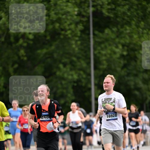 29.06.2025 - hella hamburg halbmarathon Dr. Thomas Lammeyer http://msf.ph/oto/8437561 29.06.2025 10:55:53 Kennedybrücke 1203, 1404, 1617, 1930, 2202, 2380, 2484, 2485, 2736, 2778, 3038, 3838, 4652, 4771, 5062, 5286, 5289, 5357, 5716, 6091, 6945, 7012, 7825, 7938, 7992, 8200, 8410, 8621, 9166, 9167, 9933, 10521, 10552, 10614, 10636, 10673 meine-sportfotos.de