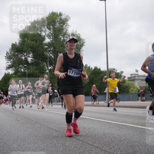 29.06.2025 - hella hamburg halbmarathon Luisa Fischer http://msf.ph/oto/8437578 29.06.2025 10:57:45 Kennedybrücke 7946, 5856, 7, 30, 17709, 2600, 1843, 17394, 2600, 4039, 4720, 5856, 5933, 7670, 7946, 7986, 9130 meine-sportfotos.de