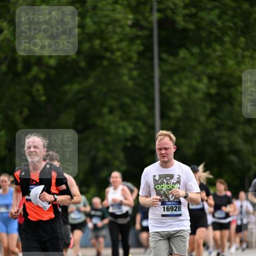 29.06.2025 - hella hamburg halbmarathon Dr. Thomas Lammeyer http://msf.ph/oto/8437586 29.06.2025 10:55:54 Kennedybrücke 1203, 1404, 1617, 1930, 2202, 2380, 2484, 2485, 2736, 2778, 3038, 3838, 4652, 5062, 5286, 5289, 5357, 5716, 6091, 6945, 6954, 7012, 7770, 7771, 7825, 7938, 7992, 8200, 8410, 8621, 9166, 9167, 9933, 10521, 10552, 10614, 10636, 10673 meine-sportfotos.de