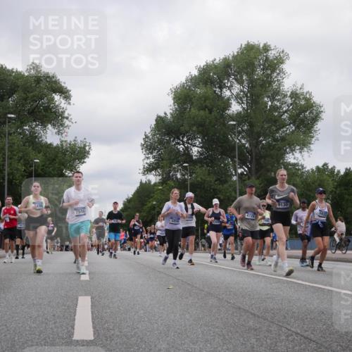 29.06.2025 - hella hamburg halbmarathon Luisa Fischer http://msf.ph/oto/8437592 29.06.2025 10:57:46 Kennedybrücke 14416, 14655, 498, 7946, 12898, 5856, 12930, 767, 4720, 7986, 9130, 5933, 2600, 4039, 4720, 5856, 5933, 7670, 7874, 7946, 7986, 9130 meine-sportfotos.de