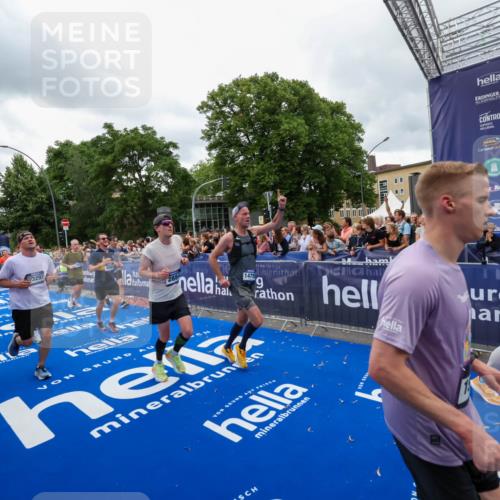 29.06.2025 - hella hamburg halbmarathon Zöllner http://msf.ph/oto/8437626 29.06.2025 10:55:10 Ziel 1549, 1628, 2119, 2448, 2884, 3041, 3791, 3945, 4938, 6355, 8691, 9060, 9361, 9380, 10191, 10192, 11333, 11747, 11976, 12248, 12961, 13297, 14750, 14834, 14948, 15126, 15879, 16108, 16630, 17803, 17842 meine-sportfotos.de