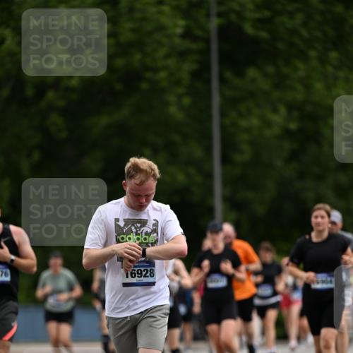 29.06.2025 - hella hamburg halbmarathon Dr. Thomas Lammeyer http://msf.ph/oto/8437634 29.06.2025 10:55:55 Kennedybrücke 1203, 1404, 1617, 1930, 2202, 2380, 2484, 2485, 2736, 2778, 3038, 3838, 4652, 5062, 5286, 5289, 5357, 5716, 6091, 6945, 6954, 7012, 7770, 7771, 7825, 7938, 7992, 8200, 8410, 8621, 9167, 10521, 10552, 10614, 10636, 10673 meine-sportfotos.de