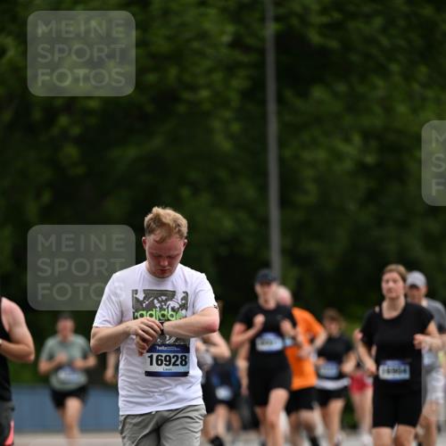 29.06.2025 - hella hamburg halbmarathon Dr. Thomas Lammeyer http://msf.ph/oto/8437640 29.06.2025 10:55:55 Kennedybrücke 1203, 1404, 1617, 1930, 2202, 2380, 2484, 2485, 2736, 2778, 3038, 3838, 4652, 5062, 5286, 5289, 5357, 5716, 6091, 6945, 6954, 7012, 7770, 7771, 7825, 7938, 7992, 8200, 8410, 8621, 9167, 10521, 10552, 10614, 10636, 10673 meine-sportfotos.de