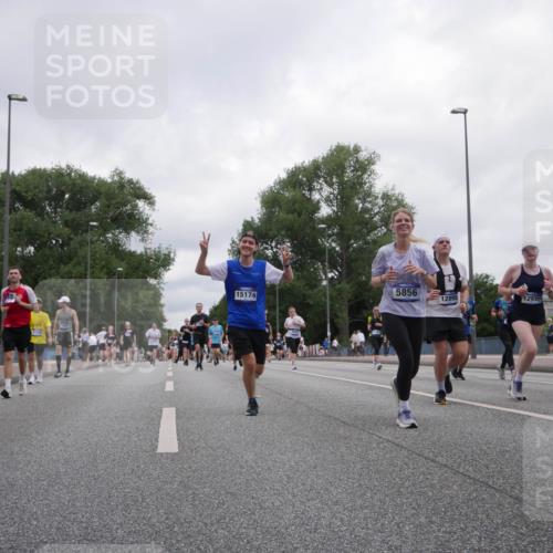 29.06.2025 - hella hamburg halbmarathon Luisa Fischer http://msf.ph/oto/8437666 29.06.2025 10:57:50 Kennedybrücke 5856, 15174, 12898, 12930, 1822, 2600, 3857, 4039, 4720, 5815, 5856, 5933, 7670, 7874, 7946, 7986, 9130 meine-sportfotos.de