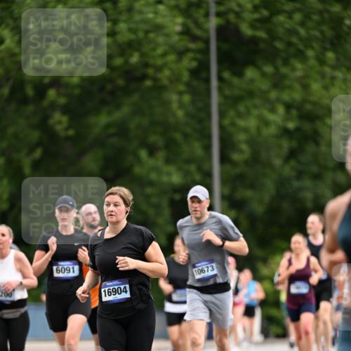 29.06.2025 - hella hamburg halbmarathon Dr. Thomas Lammeyer http://msf.ph/oto/8437733 29.06.2025 10:55:58 Kennedybrücke 1203, 1404, 1418, 1617, 1930, 2202, 2380, 2484, 2485, 2736, 2778, 3038, 3838, 4652, 4878, 5062, 5286, 5289, 5357, 5394, 5716, 6091, 6945, 6954, 7012, 7770, 7771, 7825, 7938, 7992, 8040, 8200, 8410, 8621, 10521, 10552, 10614, 10636, 10673 meine-sportfotos.de
