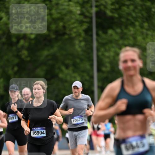 29.06.2025 - hella hamburg halbmarathon Dr. Thomas Lammeyer http://msf.ph/oto/8437752 29.06.2025 10:55:58 Kennedybrücke 1203, 1404, 1418, 1617, 1930, 2202, 2380, 2484, 2485, 2736, 2778, 3038, 3838, 4652, 4878, 5062, 5286, 5289, 5357, 5394, 5716, 6091, 6945, 6954, 7012, 7770, 7771, 7825, 7938, 7992, 8040, 8200, 8410, 8621, 10521, 10552, 10614, 10636, 10673 meine-sportfotos.de