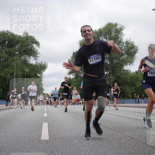 29.06.2025 - hella hamburg halbmarathon Luisa Fischer http://msf.ph/oto/8437766 29.06.2025 10:57:55 Kennedybrücke 11785, 37, 1573, 7874, 5815, 1779, 1822, 3857, 4039, 5185, 5815, 7670, 7874, 9764 meine-sportfotos.de