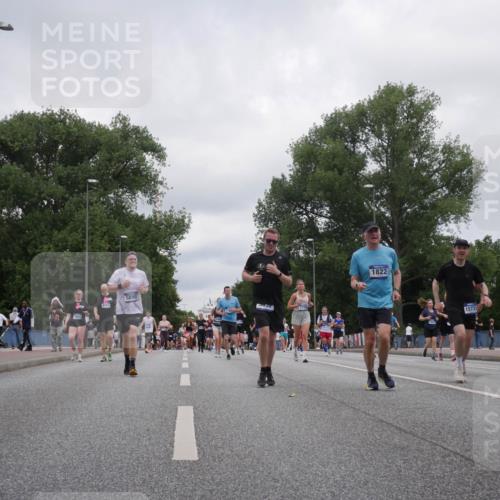 29.06.2025 - hella hamburg halbmarathon Luisa Fischer http://msf.ph/oto/8437789 29.06.2025 10:57:56 Kennedybrücke 10043, 5898, 9764, 3637, 1779, 1822, 15731, 1779, 1822, 3857, 4039, 5185, 5815, 6988, 7670, 7874, 9764 meine-sportfotos.de
