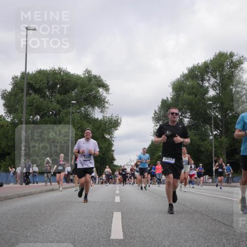 29.06.2025 - hella hamburg halbmarathon Luisa Fischer http://msf.ph/oto/8437806 29.06.2025 10:57:57 Kennedybrücke 5898, 3857, 1779, 1822, 1779, 1822, 3857, 4039, 5185, 5815, 6988, 7874, 9764 meine-sportfotos.de