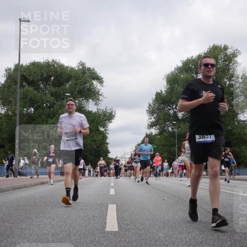 29.06.2025 - hella hamburg halbmarathon Luisa Fischer http://msf.ph/oto/8437822 29.06.2025 10:57:58 Kennedybrücke 1, 5898, 3897, 13357, 1779, 1822, 3857, 5185, 5815, 6279, 6988, 7874, 9764 meine-sportfotos.de