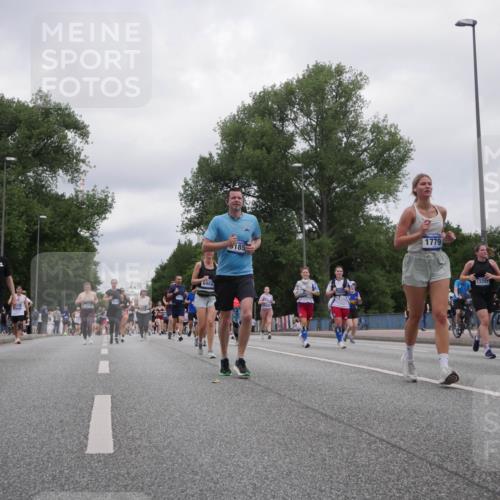 29.06.2025 - hella hamburg halbmarathon Luisa Fischer http://msf.ph/oto/8437871 29.06.2025 10:58:01 Kennedybrücke 6988, 9764, 10043, 185, 1779, 13257, 1767, 1779, 1822, 3857, 5185, 5500, 6279, 6988, 9764, 10331 meine-sportfotos.de