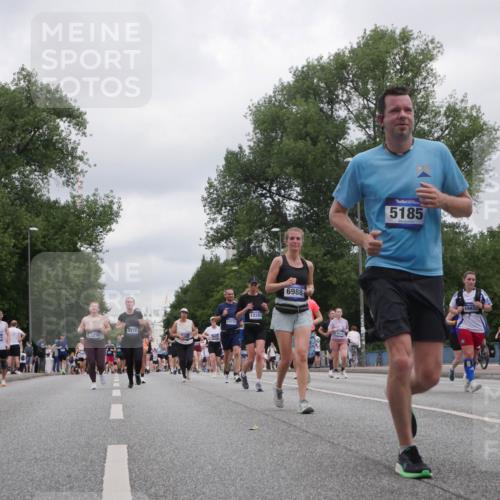 29.06.2025 - hella hamburg halbmarathon Luisa Fischer http://msf.ph/oto/8437897 29.06.2025 10:58:03 Kennedybrücke 9764, 5216, 6279, 12283, 6988, 5430, 5185, 15822, 1767, 1779, 5185, 5430, 5500, 6279, 6988, 8801, 9764, 10331 meine-sportfotos.de