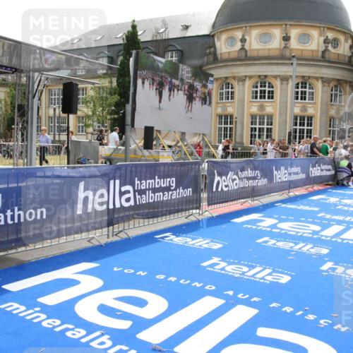 29.06.2025 - hella hamburg halbmarathon Michael Strokosch http://msf.ph/oto/8437904 29.06.2025 10:21:41 Ziel 6559, 9442, 11965 meine-sportfotos.de