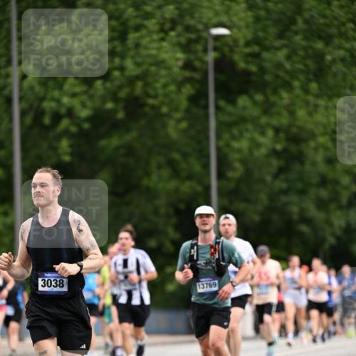 29.06.2025 - hella hamburg halbmarathon Dr. Thomas Lammeyer http://msf.ph/oto/8437949 29.06.2025 10:56:04 Kennedybrücke 1203, 1404, 1418, 1617, 2484, 2485, 2736, 2778, 3038, 4652, 4878, 5062, 5357, 5394, 5534, 5716, 6091, 6945, 6954, 7770, 7771, 7825, 7992, 8040, 8200, 8621, 9460, 9462, 9590, 10521, 10552, 10614, 10673, 10830 meine-sportfotos.de
