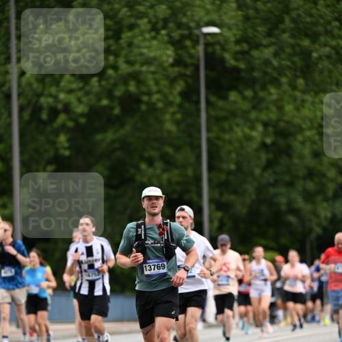 29.06.2025 - hella hamburg halbmarathon Dr. Thomas Lammeyer http://msf.ph/oto/8437985 29.06.2025 10:56:05 Kennedybrücke 1203, 1404, 1418, 1617, 2484, 2485, 2736, 2778, 3038, 3934, 4652, 4878, 5062, 5357, 5394, 5534, 5716, 6091, 6456, 6945, 6954, 7770, 7771, 7825, 7992, 8040, 8200, 8621, 9460, 9462, 9590, 10521, 10552, 10614, 10673, 10830 meine-sportfotos.de