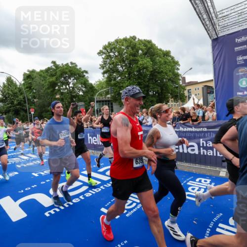 29.06.2025 - hella hamburg halbmarathon Zöllner http://msf.ph/oto/8437988 29.06.2025 10:55:16 Ziel 1549, 1628, 2119, 2448, 3041, 3945, 4903, 6355, 6891, 8973, 9361, 10188, 10191, 10192, 10263, 10582, 11747, 12248, 12961, 14834, 15854, 16108, 16521, 18031, 18966 meine-sportfotos.de