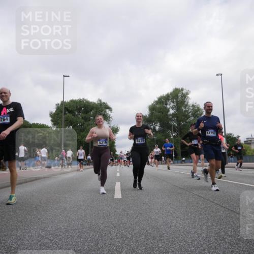 29.06.2025 - hella hamburg halbmarathon Luisa Fischer http://msf.ph/oto/8437991 29.06.2025 10:58:08 Kennedybrücke 9764, 5216, 6279, 12283, 14752, 1767, 5430, 5500, 6279, 6988, 8801, 8803, 10331 meine-sportfotos.de